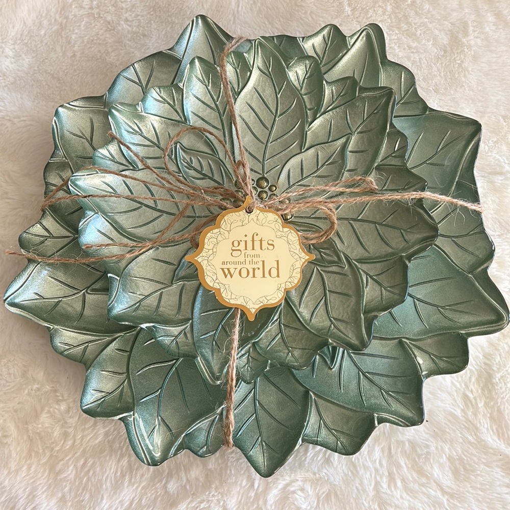 2 Turkish Glass Green Gold Poinsettia 12” 9” Dining Serving Plates Set of 2 New